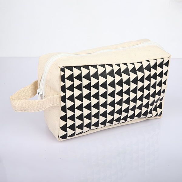 Triangle Pattern Cosmetic Make Up Pouch mian